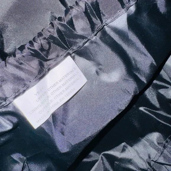 Yeezy Black Slide Sandals - Picture 5 of 5